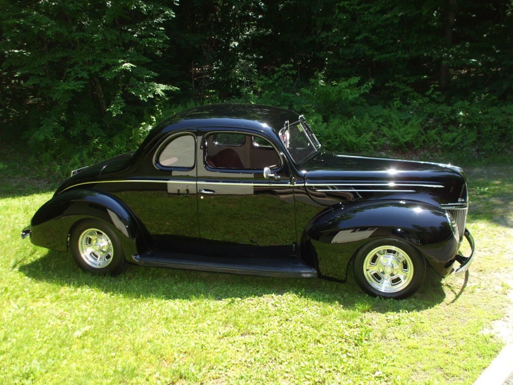 1939 Ford Deluxe Coupe Hot Rod