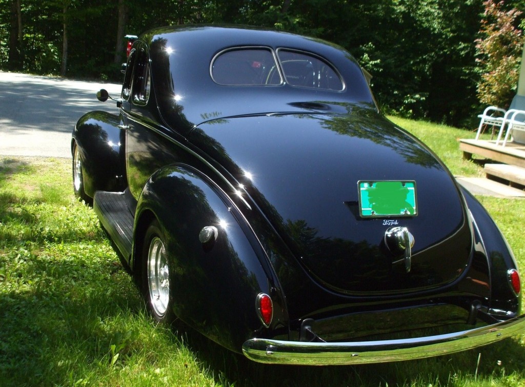 1939 Ford Deluxe Coupe Hot Rod