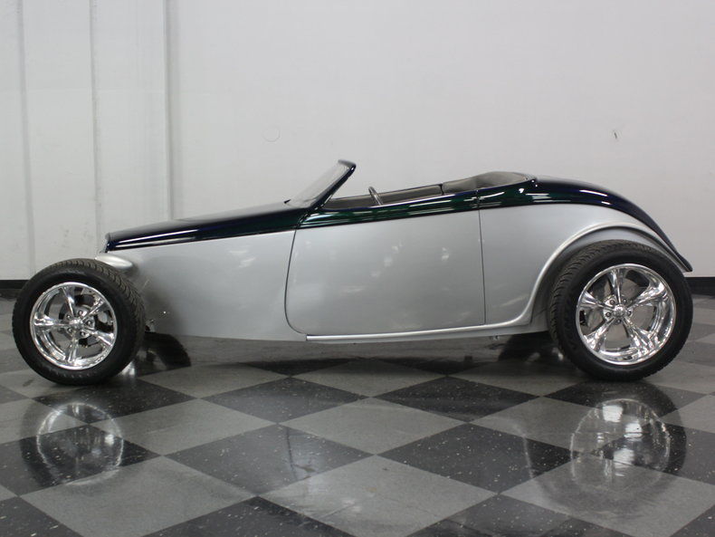 1933 Ford Roadster hot rod