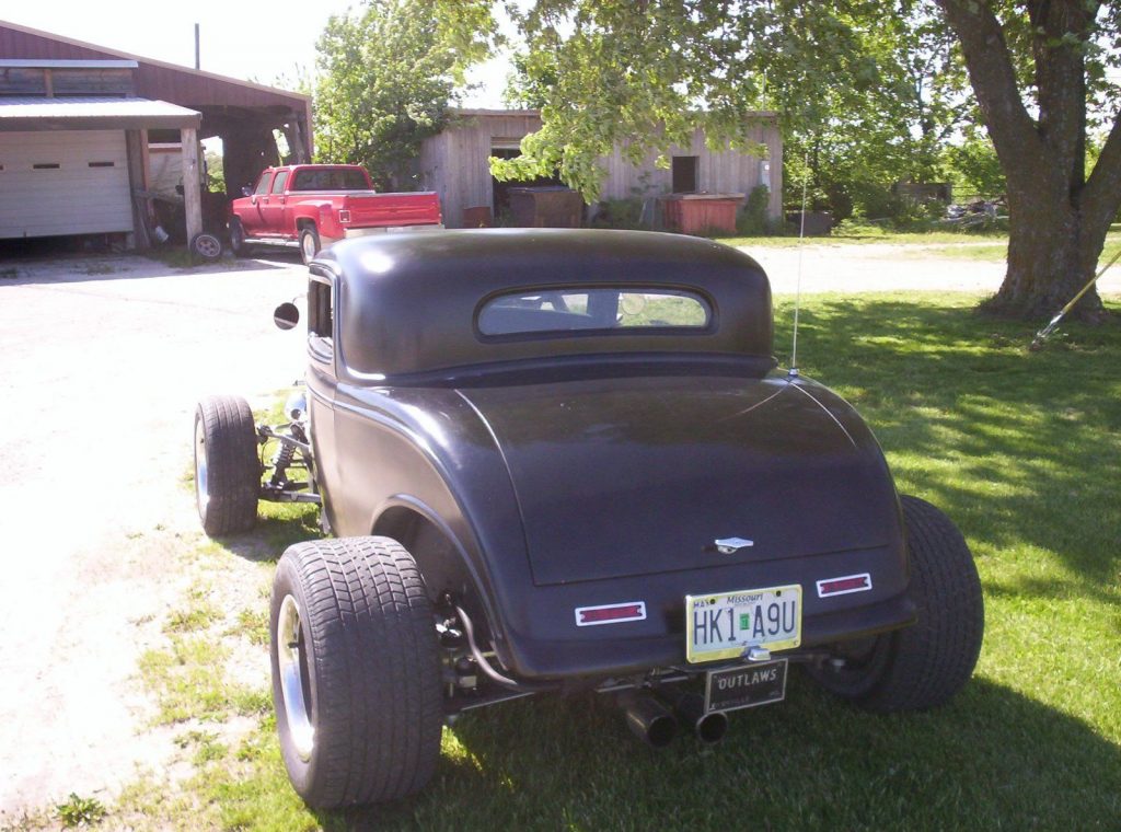 Black beast 1932 Ford coupe hot rod