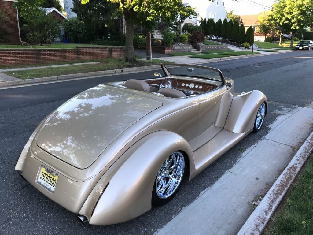 Cool running 1937 Ford hot rod