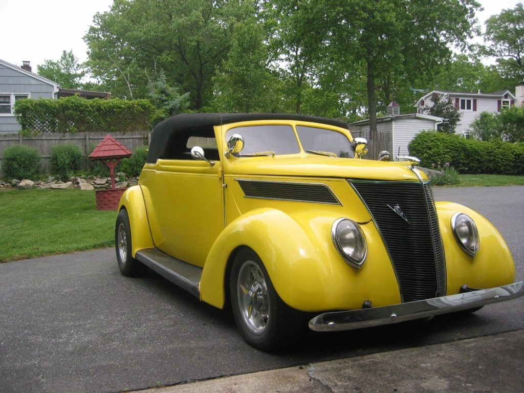 Fiberglass body 1937 Ford hot rod