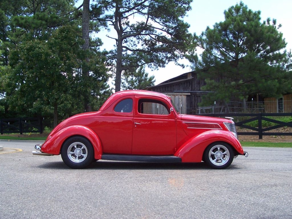 Show winner 1937 Ford 5 Window Coupe Hot Rod