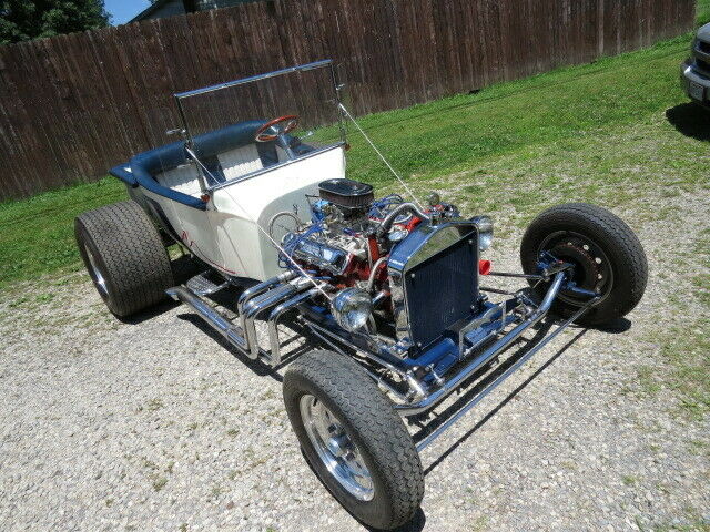 Olds powered 1923 Ford T Bucket hot rod