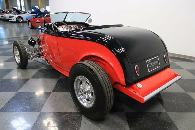 awesome 1932 Ford Roadster hot rod