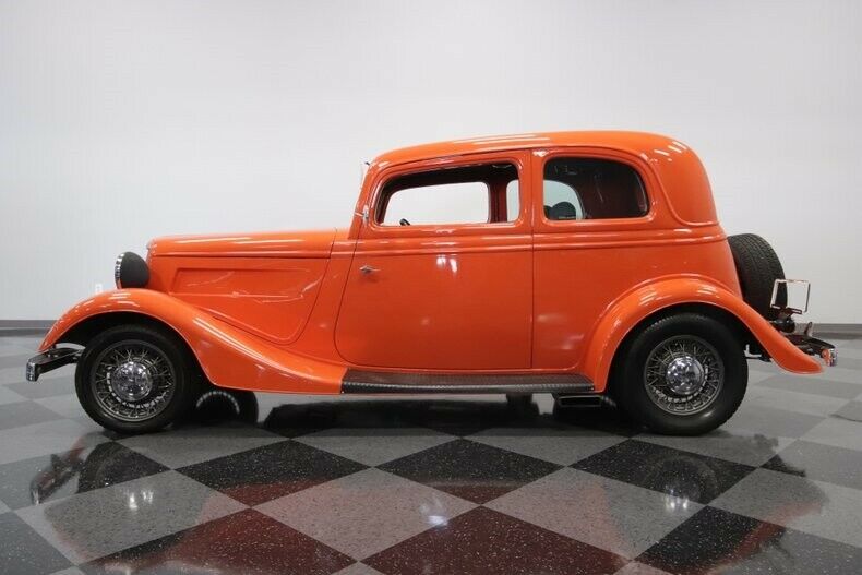 awesome 1933 Ford 5 Window Vicky hot rod