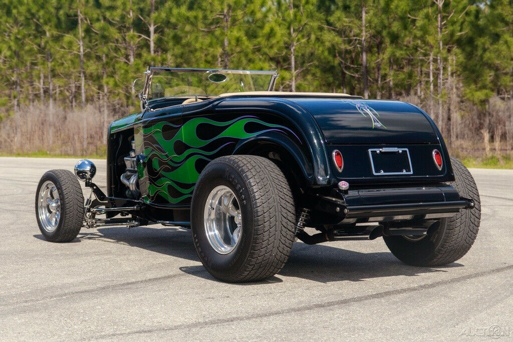 show queen 1932 Ford Highboy Roadster hot rod