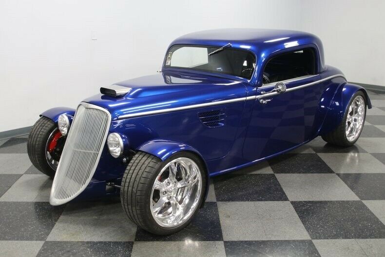 strong 1933 Ford Roadster hot rod