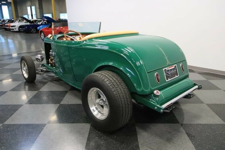 beautiful 1932 Ford Roadster hot rod