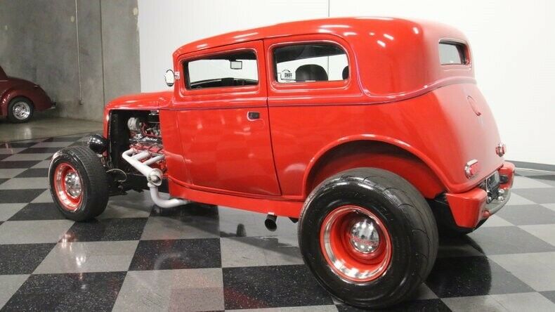powerful 1932 Ford 5 Window Vicky hot rod