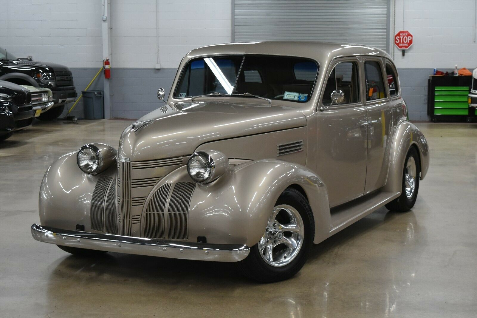 comfortable 1939 Pontiac Silver Streak hot rod for sale