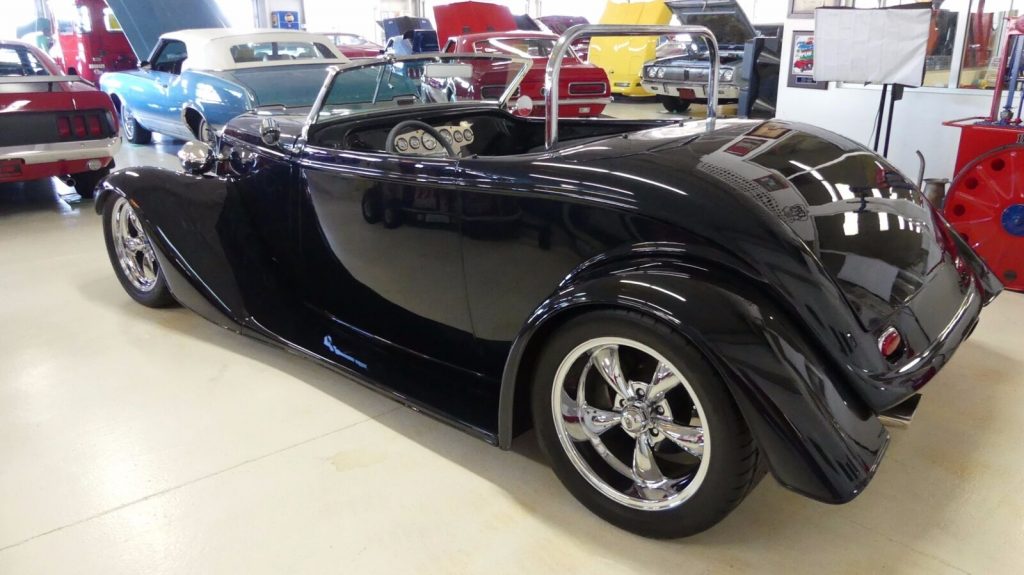 very nice Replica 1933 Ford Roadster hot rod