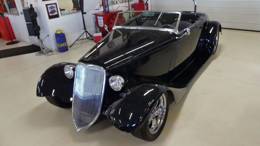 very nice Replica 1933 Ford Roadster hot rod