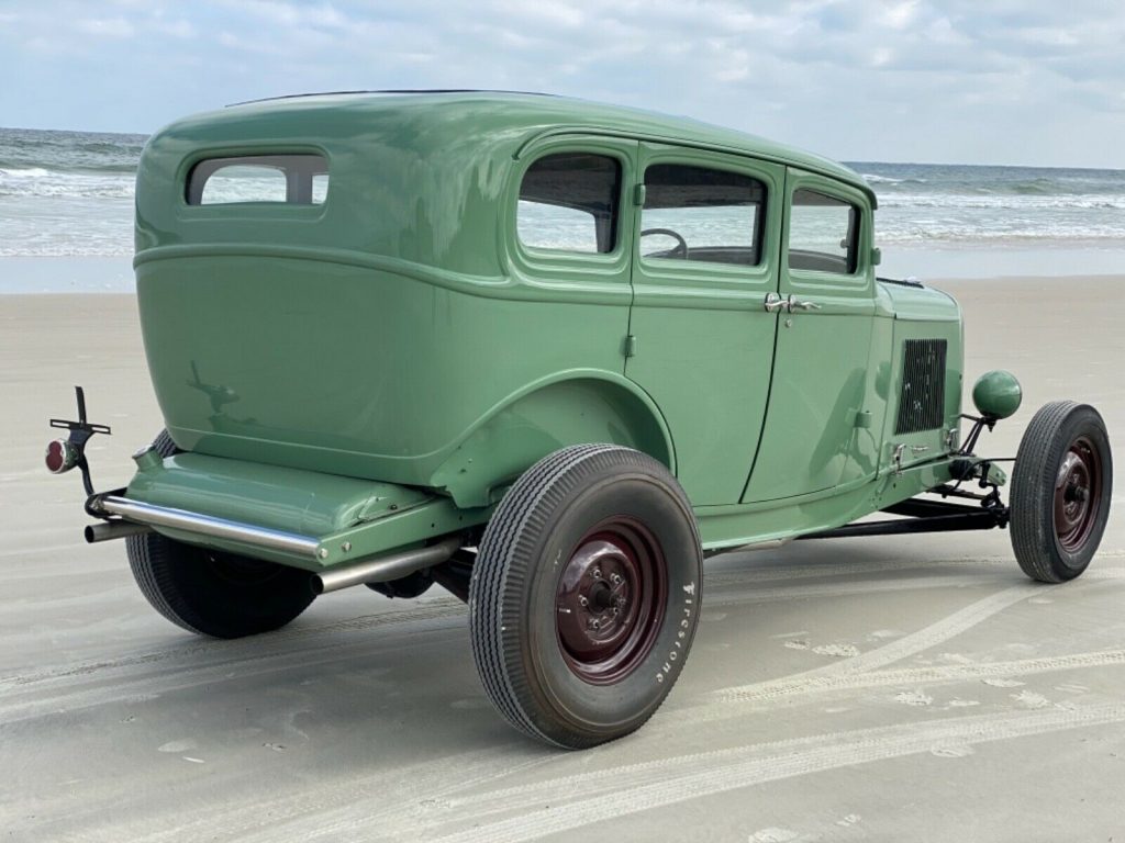 1932 Ford Sedan hot rod [Museum Car]