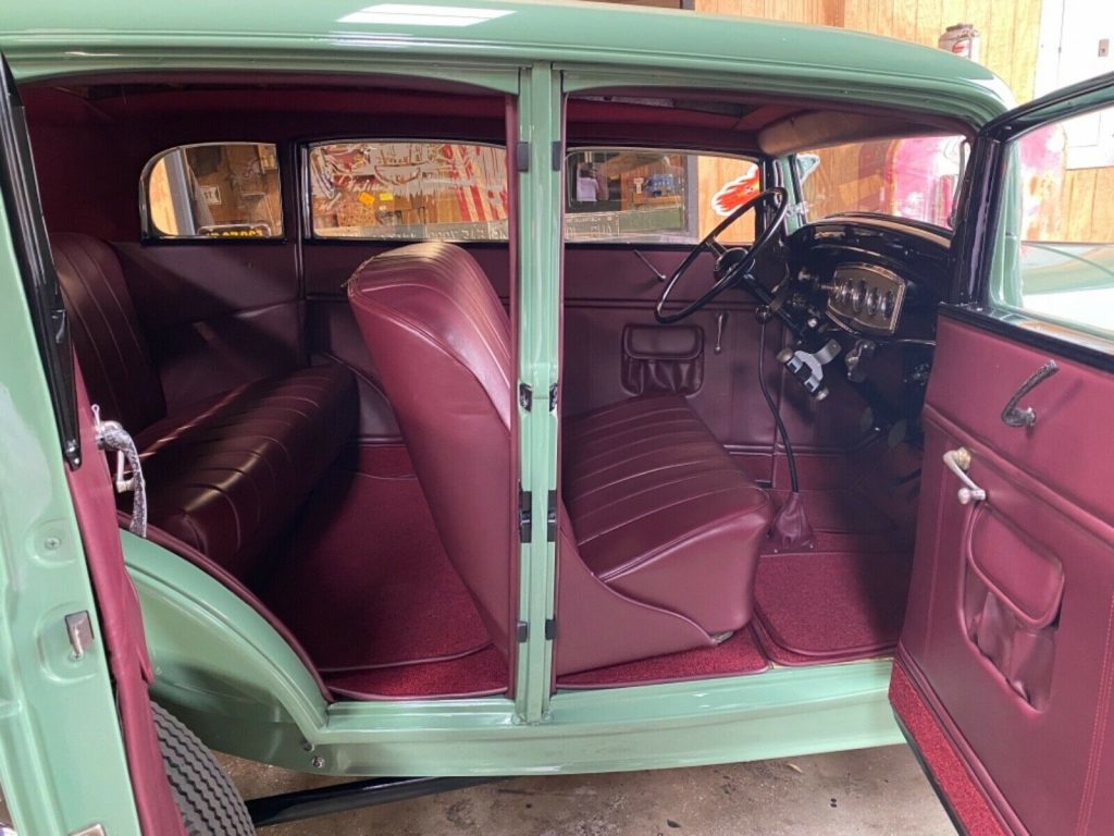 1932 Ford Sedan hot rod [Museum Car]