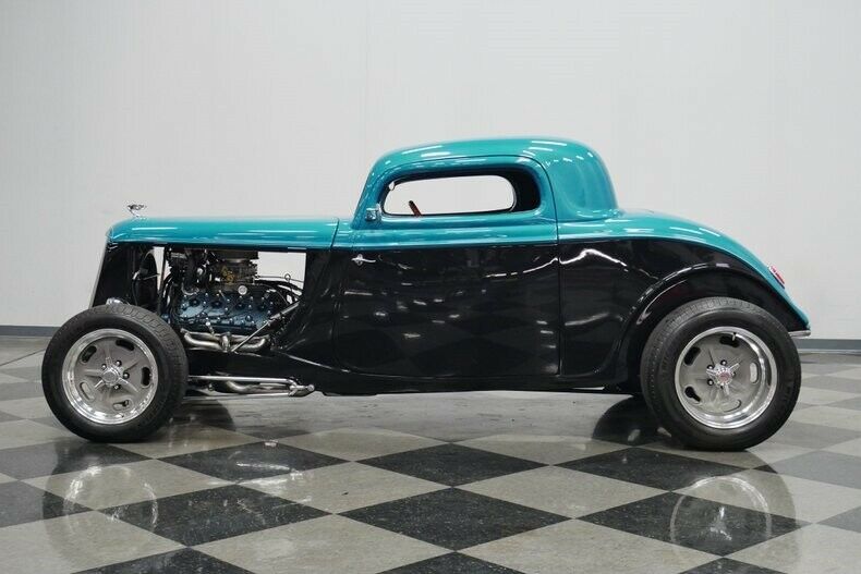 1934 Ford Coupe hot rod [head turner]