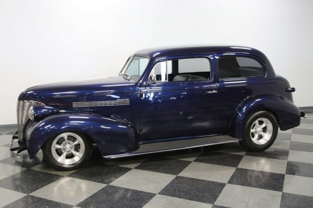 1939 Chevrolet Deluxe hot rod [very cool blend of vintage and new]