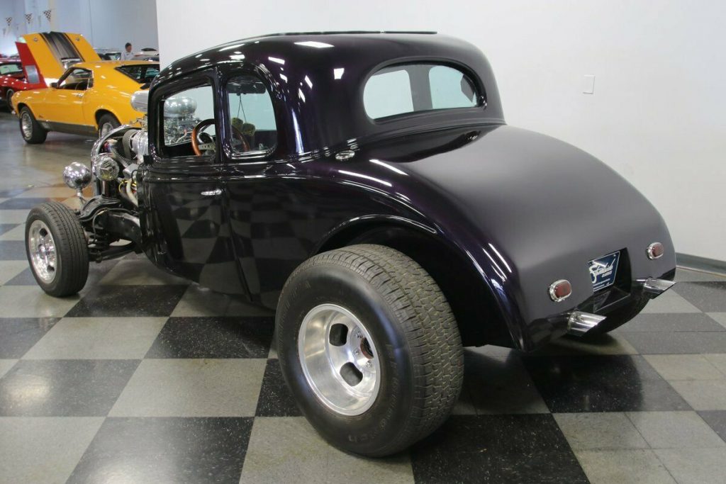 1932 Ford 5 Window Coupe hot rod [supercharger blown]