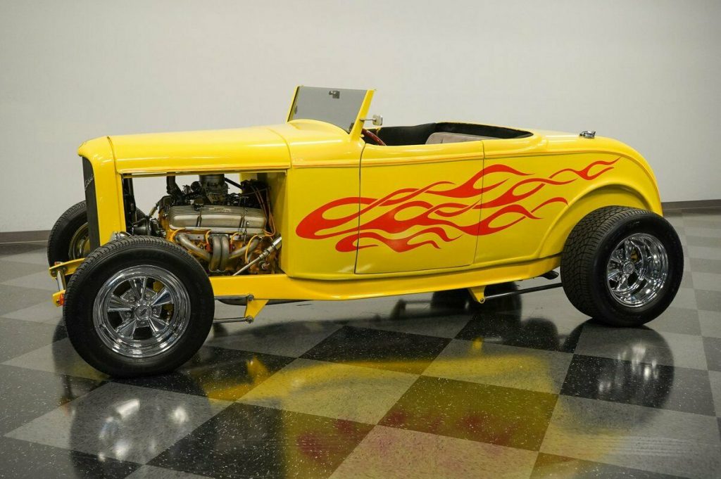 1932 Ford Roadster hot rod [nicely detailed]