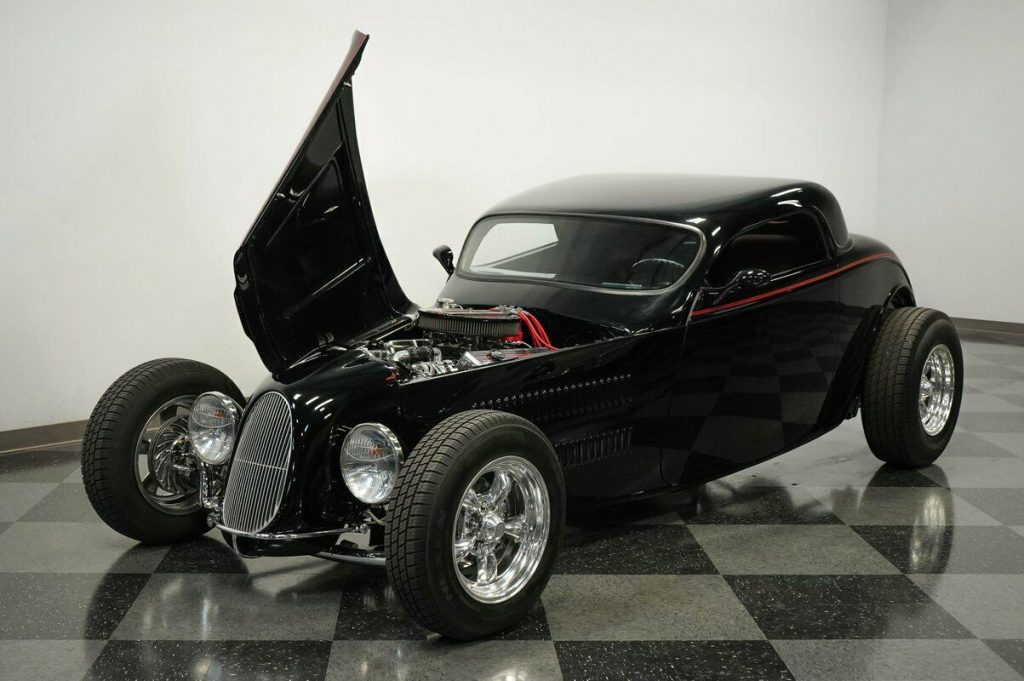 1933 Ford hot rod [thoughtful build over every inch]