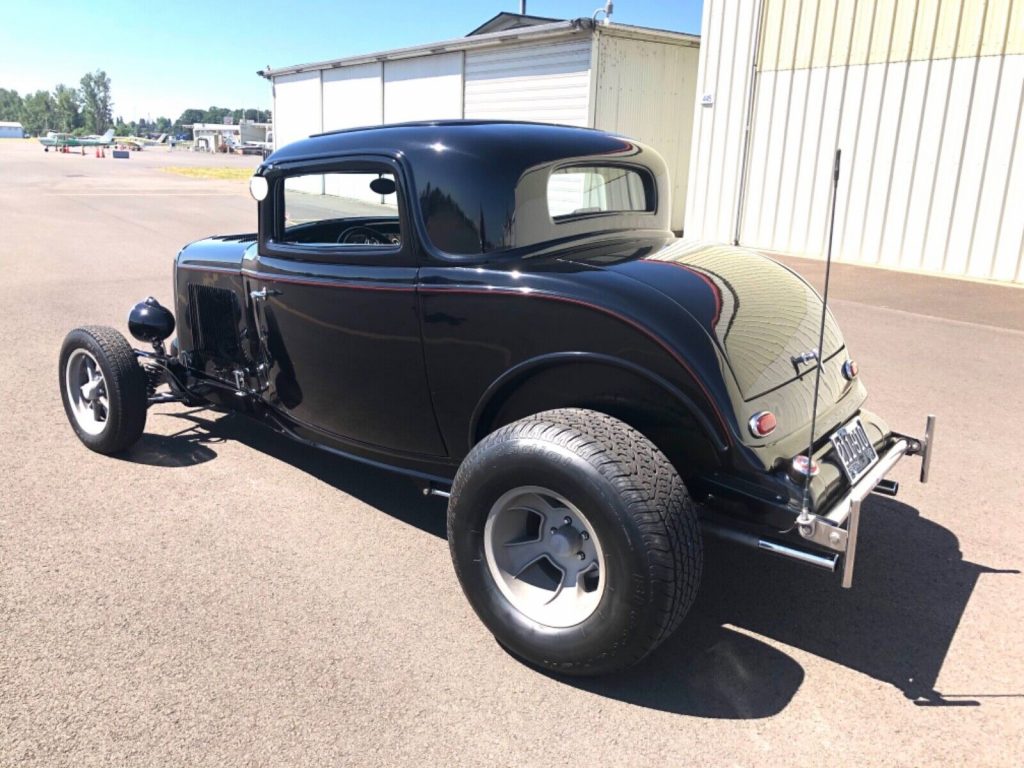 1932 Ford Deuce Coupe hot rod [completely serviced]