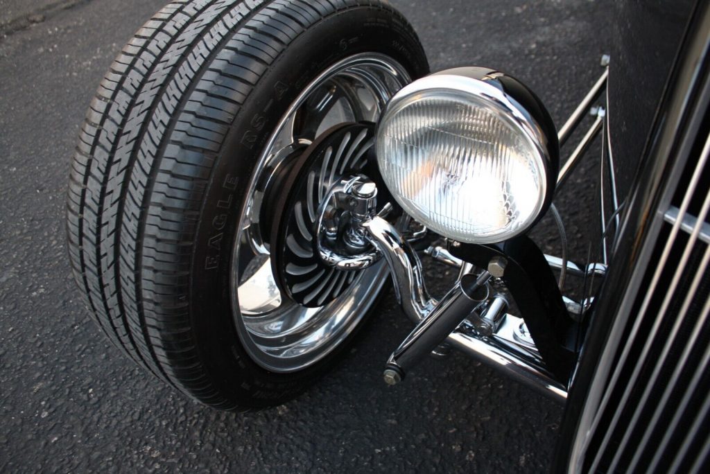 1933 Ford Roadster hot rod [built from the ground up]