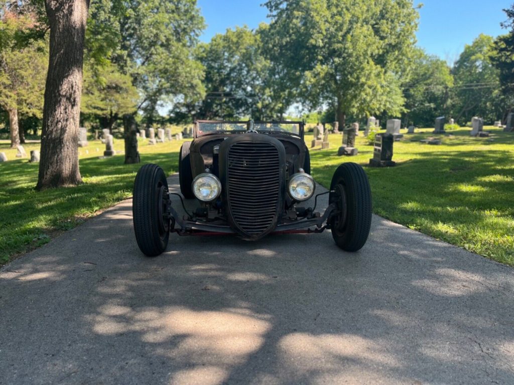 1933 Ford Roadster hot rod [flat head powered]