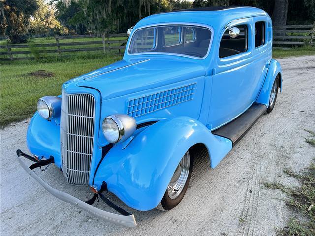 1935 Ford Sedan