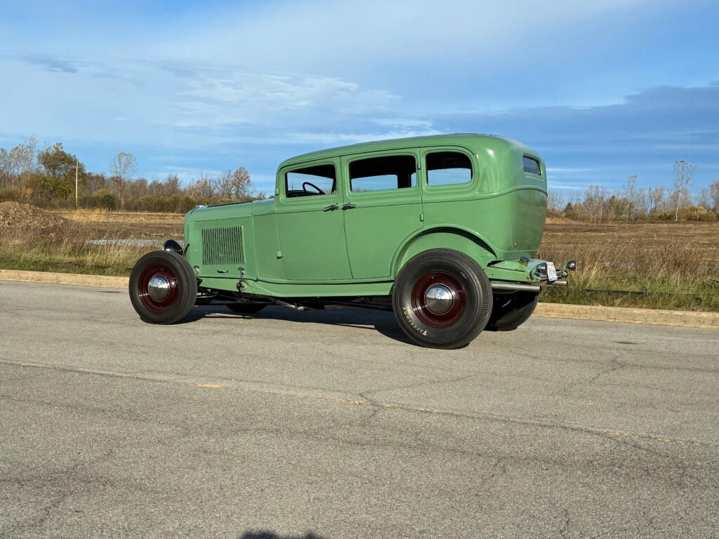1932 Ford Deluxe Fordor Sedan