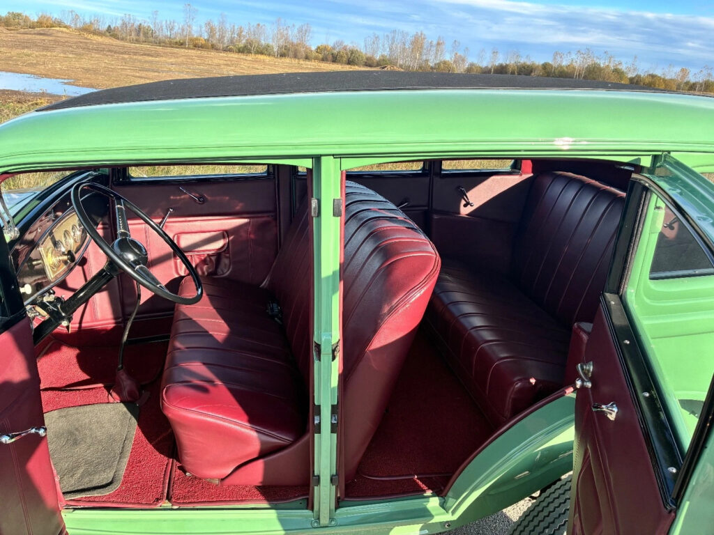 1932 Ford Deluxe Fordor Sedan