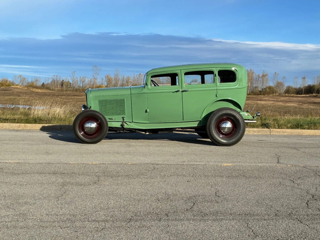 1932 Ford Deluxe Fordor Sedan